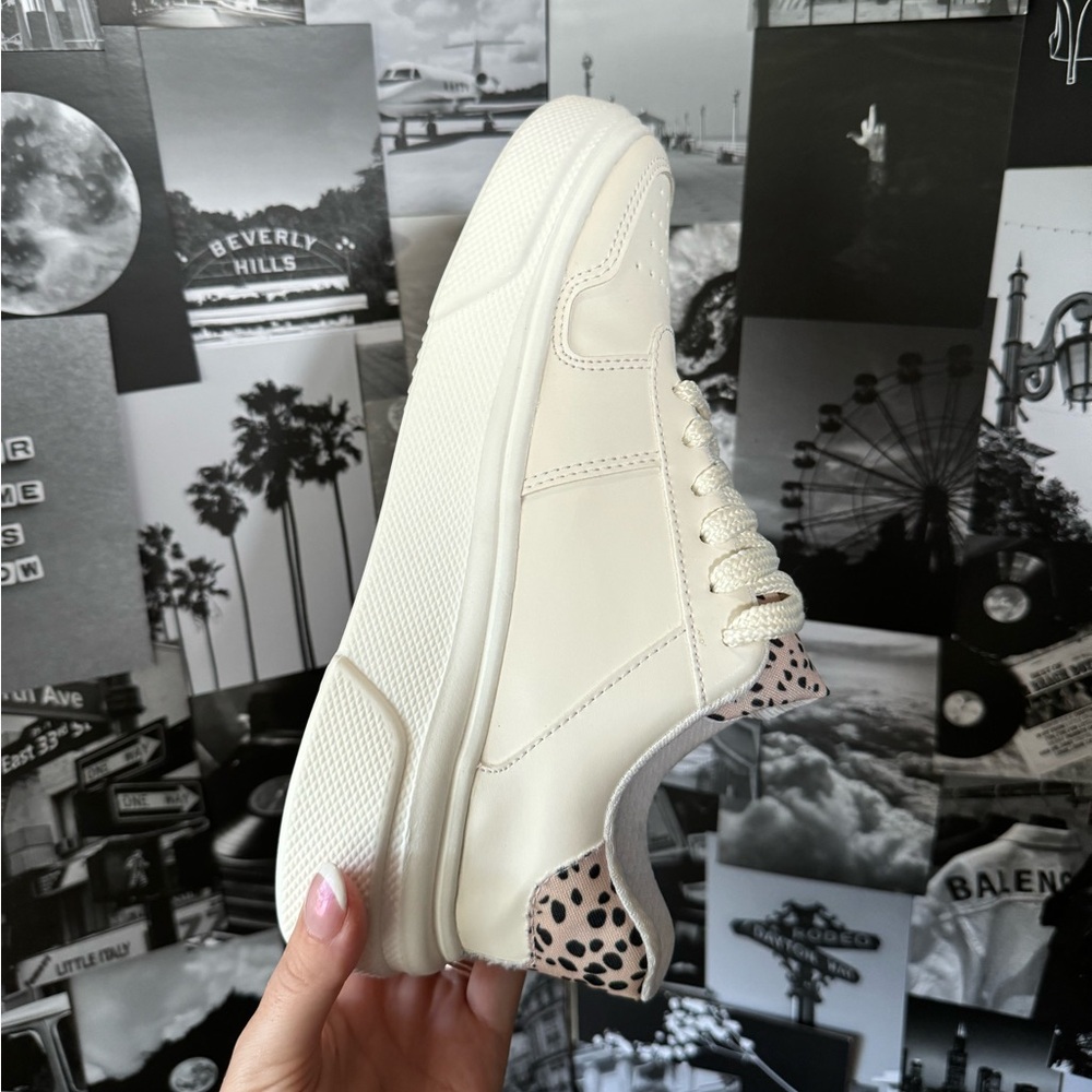 The Aria Sneaker